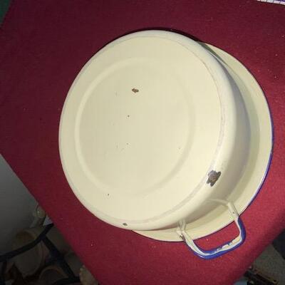 Lot 307 - Vintage Enamelware Yellow and Blue