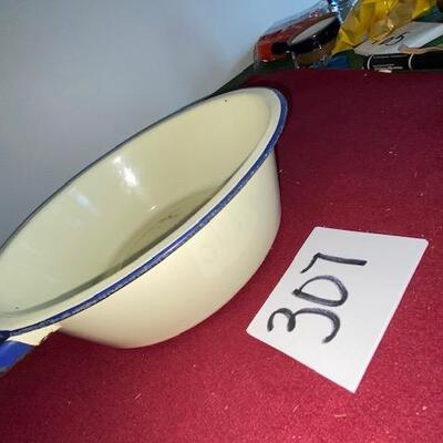 Lot 307 - Vintage Enamelware Yellow and Blue
