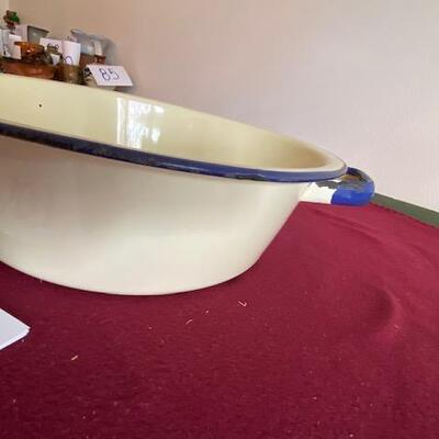 Lot 307 - Vintage Enamelware Yellow and Blue