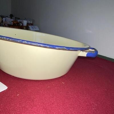 Lot 307 - Vintage Enamelware Yellow and Blue