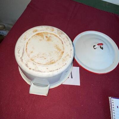 Lot 311 - Vintage Enamelware Pot