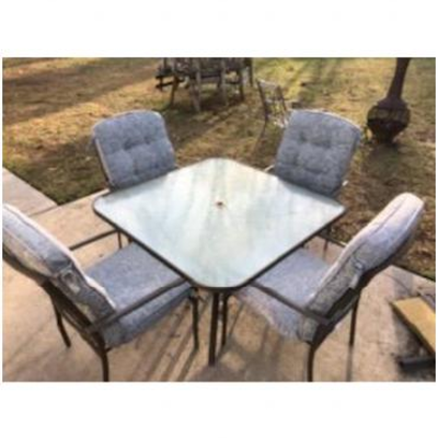 Lot OS 4: Patio Table and Chairs