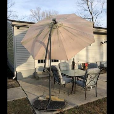 Lot OS 6: Large Patio Umbrella 