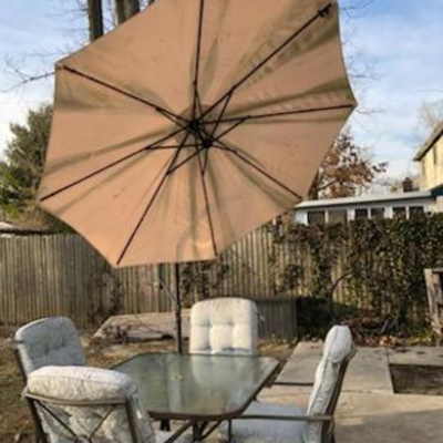 Lot OS 6: Large Patio Umbrella 