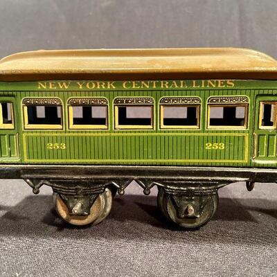 Lot 165: Mar-Lines & Marx Trains and more