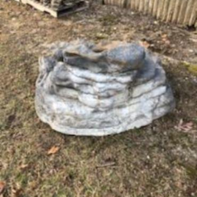 Lot OS 9: Faux Rock Pond