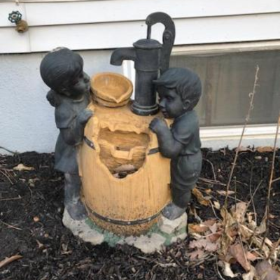 Lot OS 12: Decorative Garden Fountain 