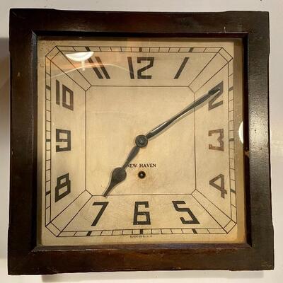 Lot 175: Antique New Haven Clock
