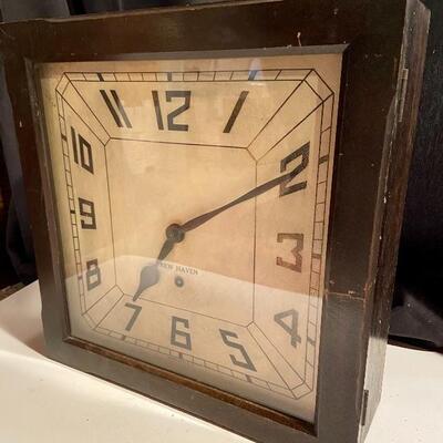 Lot 175: Antique New Haven Clock