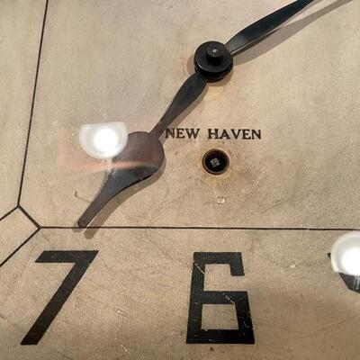 Lot 175: Antique New Haven Clock