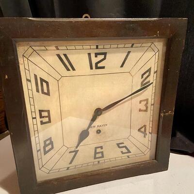 Lot 175: Antique New Haven Clock