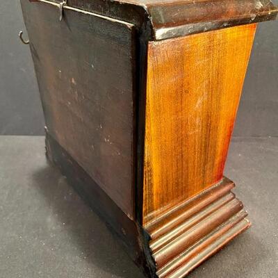 Lot 179: Vintage Ingraham Clock