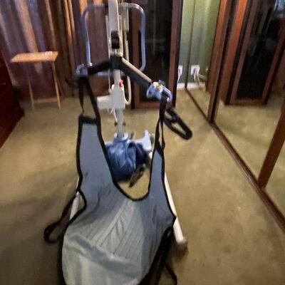 LOT 57  MEDICAL EQUIPMENT JOENS HOYER ADVANCE 340 PATIENT LIFT & SLING