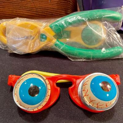 Lot 183: Vintage Mickey phone, Star Wars and more 
