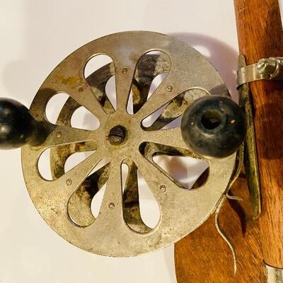 Lot 186: Vintage Fishing Reels (10)