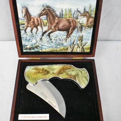 Pocket Knife with Horse Detail & Storage Display Box
