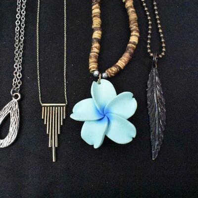6 pc Jewelry Lot: 4 Necklaces, 1 Bracelet, 1 pair of Earrings