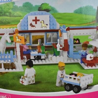 Kid Connection Animal Hospital Building Set, No figures or animals