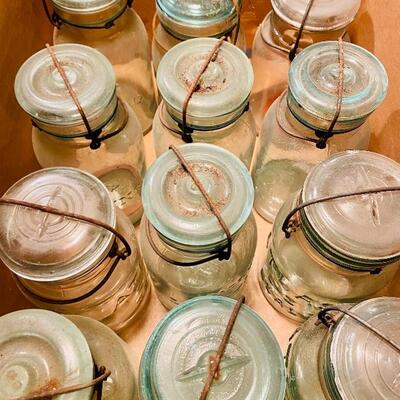 Lot 282: Vintage Mason jars lot
