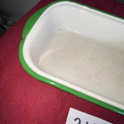 Lot 315 - Vintage Enamelware Pan