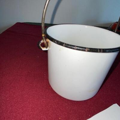 Lot 316 - Vintage Enamelware Bucket