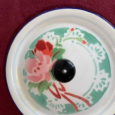 Lot 320 - Vintage Enamelware Bowl with Lid