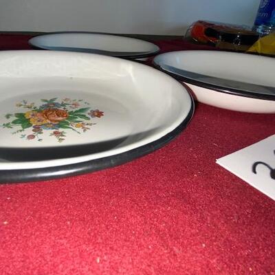 Lot 321 - VIntage Enamelware Plates