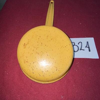 Lot 324 - Vintage Graniteware Ladel