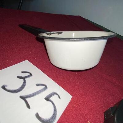  Lot 325 - Vintage Enamelware Pot