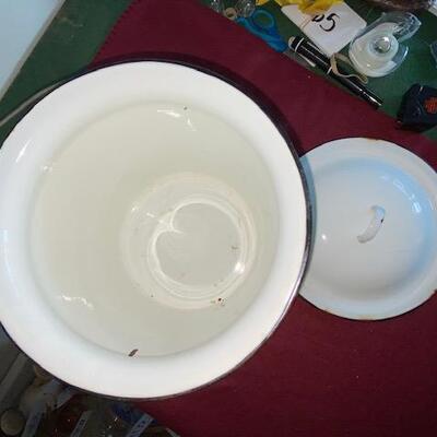 Lot 327 - Vintage Enamelware Bucket