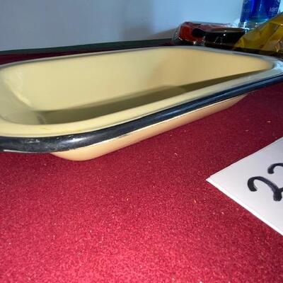 Lot 332 - Vintage Enamelware Pan