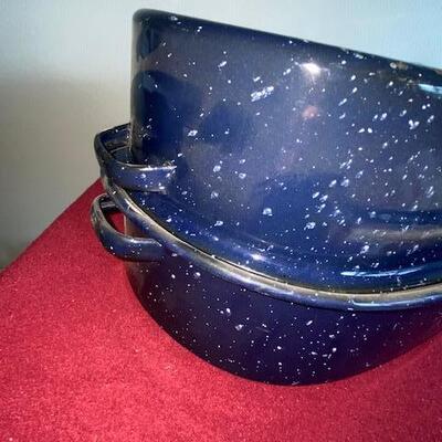 Lot 334 - Graniteware Roaster