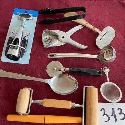 Lot 343 - Kitchen items