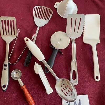 Lot 344 - kitchen items