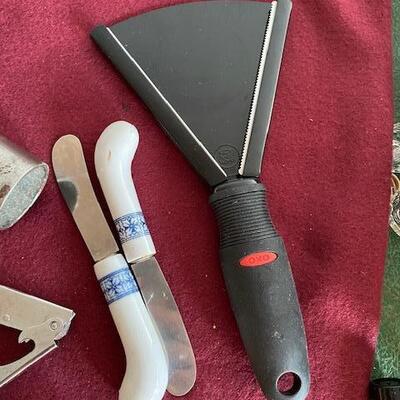 Lot 345 - kitchen items