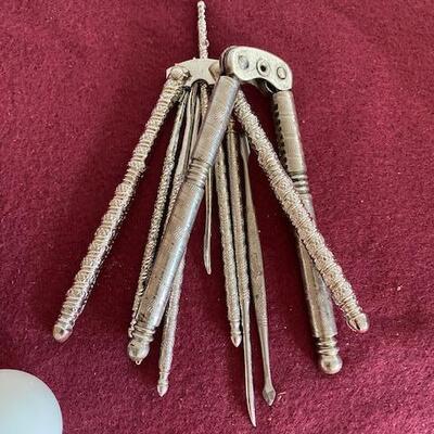 Lot 346 - Kitchen items