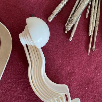 Lot 346 - Kitchen items