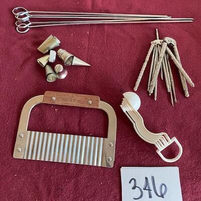 Lot 346 - Kitchen items