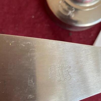 Lot 348 - Pampered Chef items