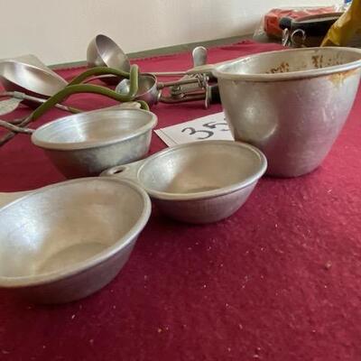 Lot 350 - Vintage Kitchen Items