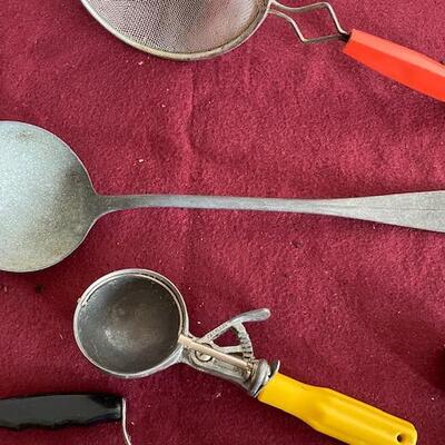 Lot 353 - Vintage Kitchen items