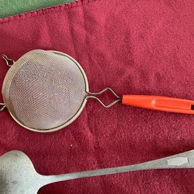 Lot 353 - Vintage Kitchen items