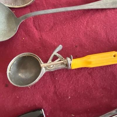 Lot 353 - Vintage Kitchen items