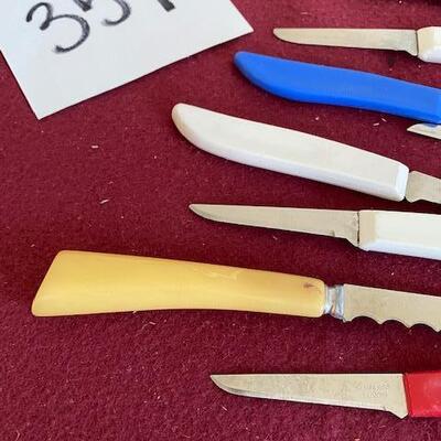 Lot 354 - Knives