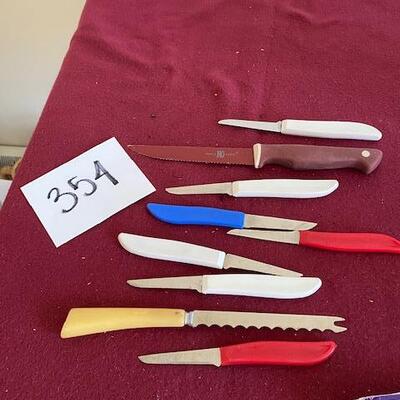 Lot 354 - Knives