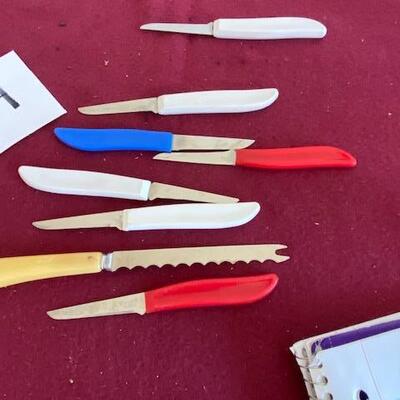 Lot 354 - Knives