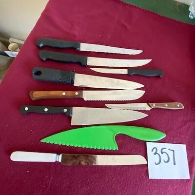 Lot 357 - Knives