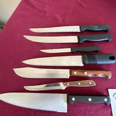 Lot 357 - Knives