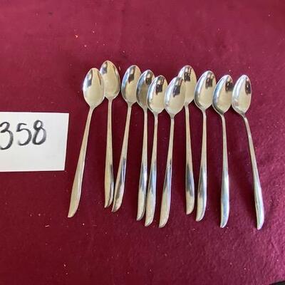Lot 358 - Vintage Oneida Twin Star Tea Spoons