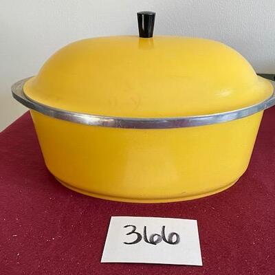 Lot 366 - Vintage Club Roaster